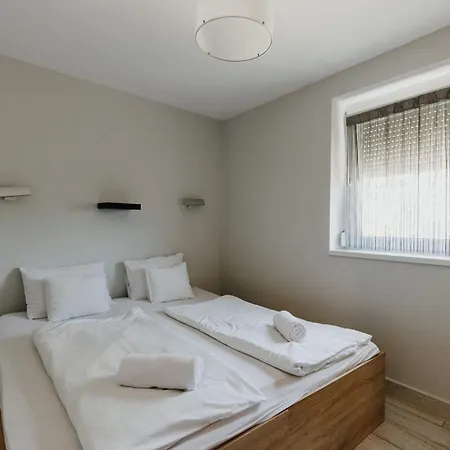 Fuezeskerti Apartmanhaz Бекессентандраш