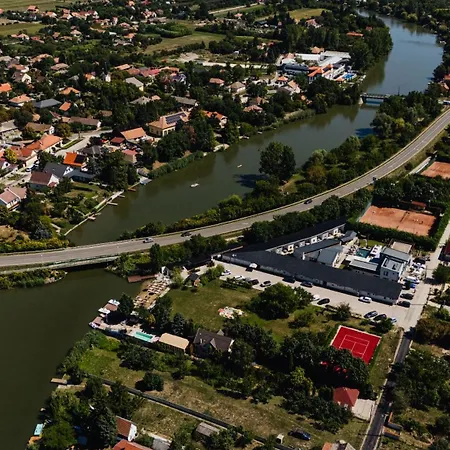 Fuezeskerti Apartmanhaz * Бекессентандраш