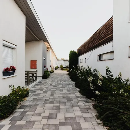 Fuezeskerti Apartmanhaz * Bekesszentandras