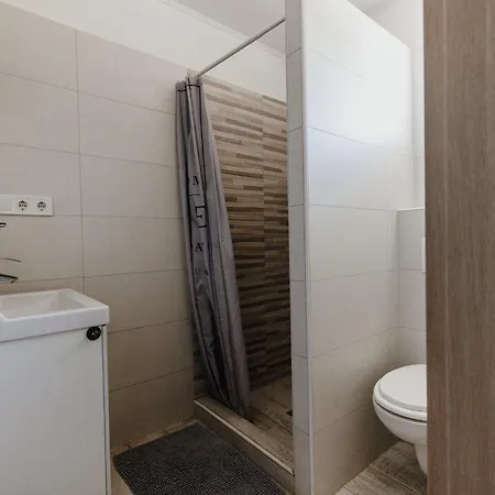Fuezeskerti Apartmanhaz Апартаменты Бекессентандраш