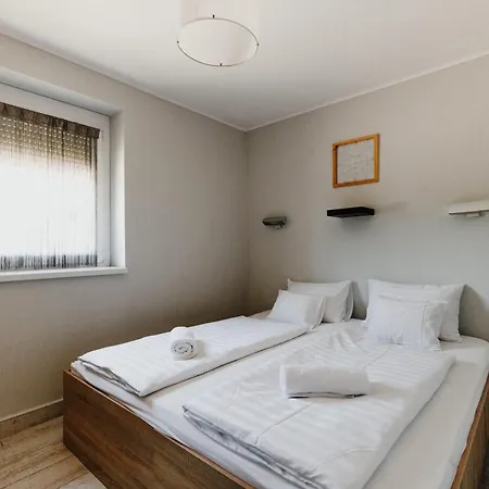 Fuezeskerti Apartmanhaz