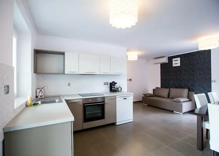 Fuezeskerti Apartmanhaz Апартаменты Бекессентандраш